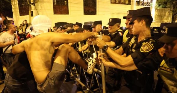 Protest in Asunción laat minstens 31 gedetineerden achter - Mercopress