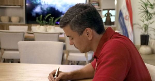 President Peña kondigt controversieel wetsvoorstel over NGO's af