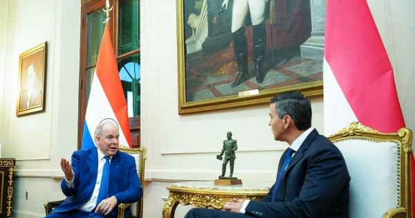 Albert II van Monaco arriveert in Paraguay voor een driedaags bezoek