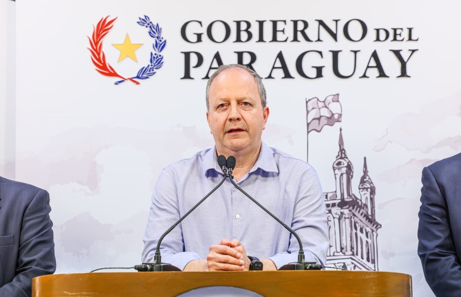 Fernández Valdovinos geeft zijn ontslag op en kondigt een plan aan tegen belastingschulden