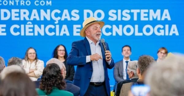 Lula zegt dat Paraguay “besloten heeft Brazilië binnen te vallen” en het Congres beschuldigt hem van het verdraaien van de geschiedenis